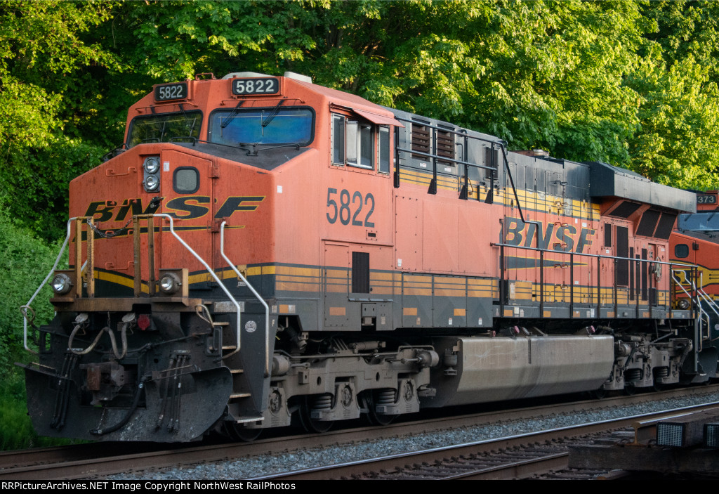BNSF 5822
